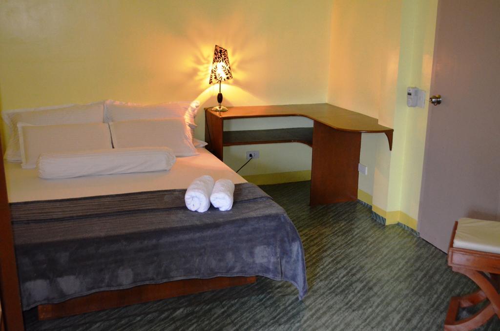 Blue Bamboo Hotel Balabag  Ruang foto