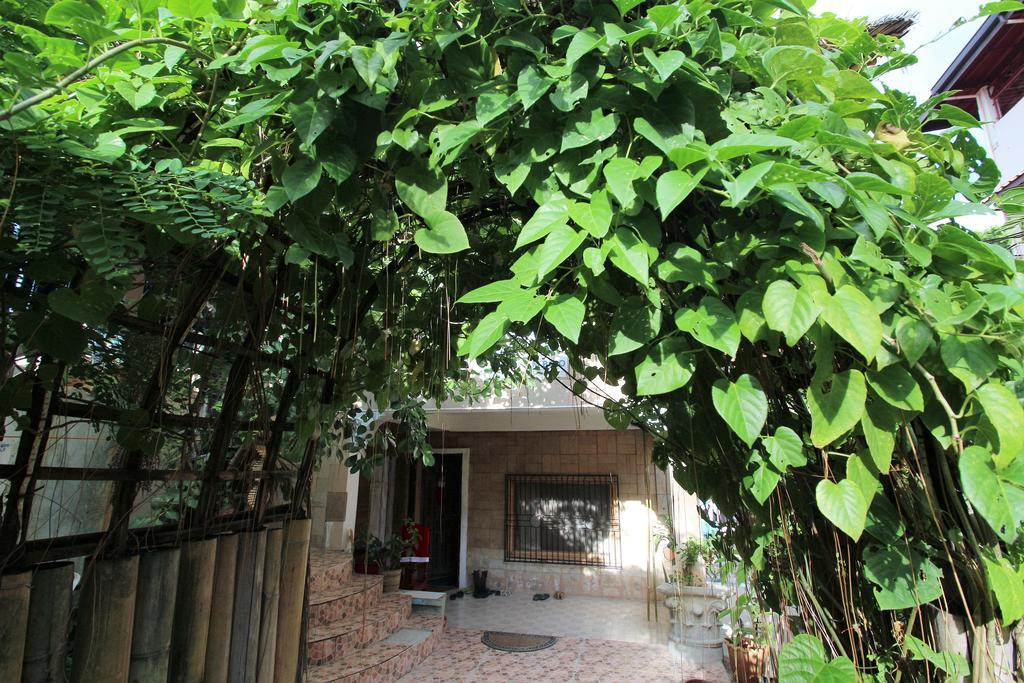 Blue Bamboo Hotel Balabag  Bagian luar foto