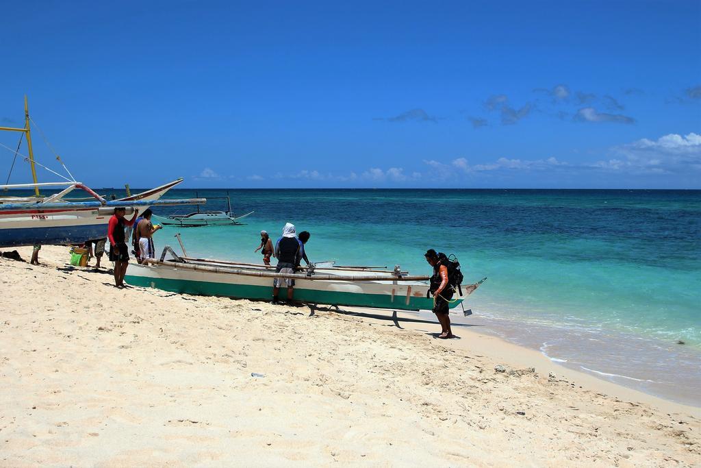 Blue Bamboo Hotel Balabag  Bagian luar foto