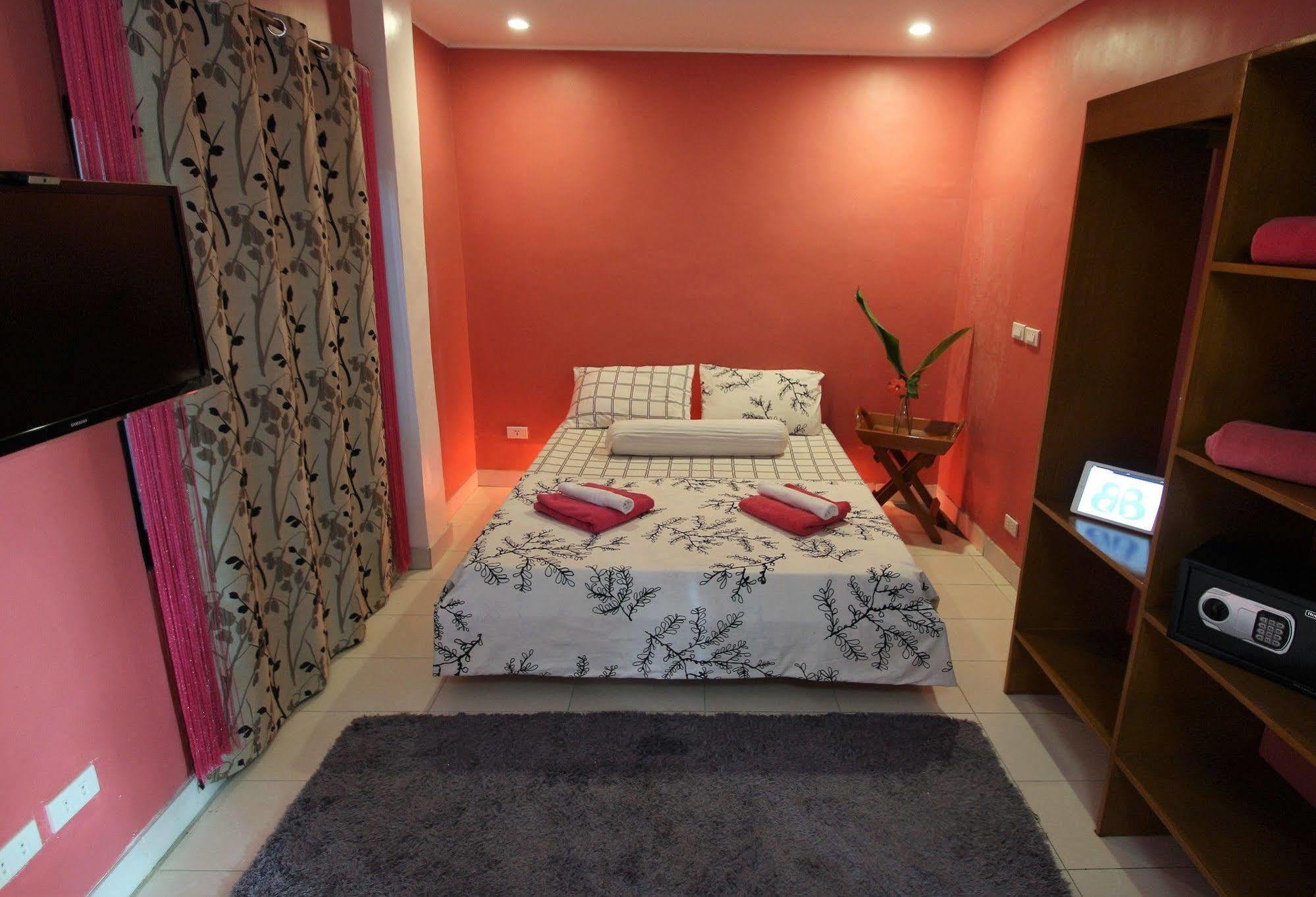 Blue Bamboo Hotel Balabag  Bagian luar foto