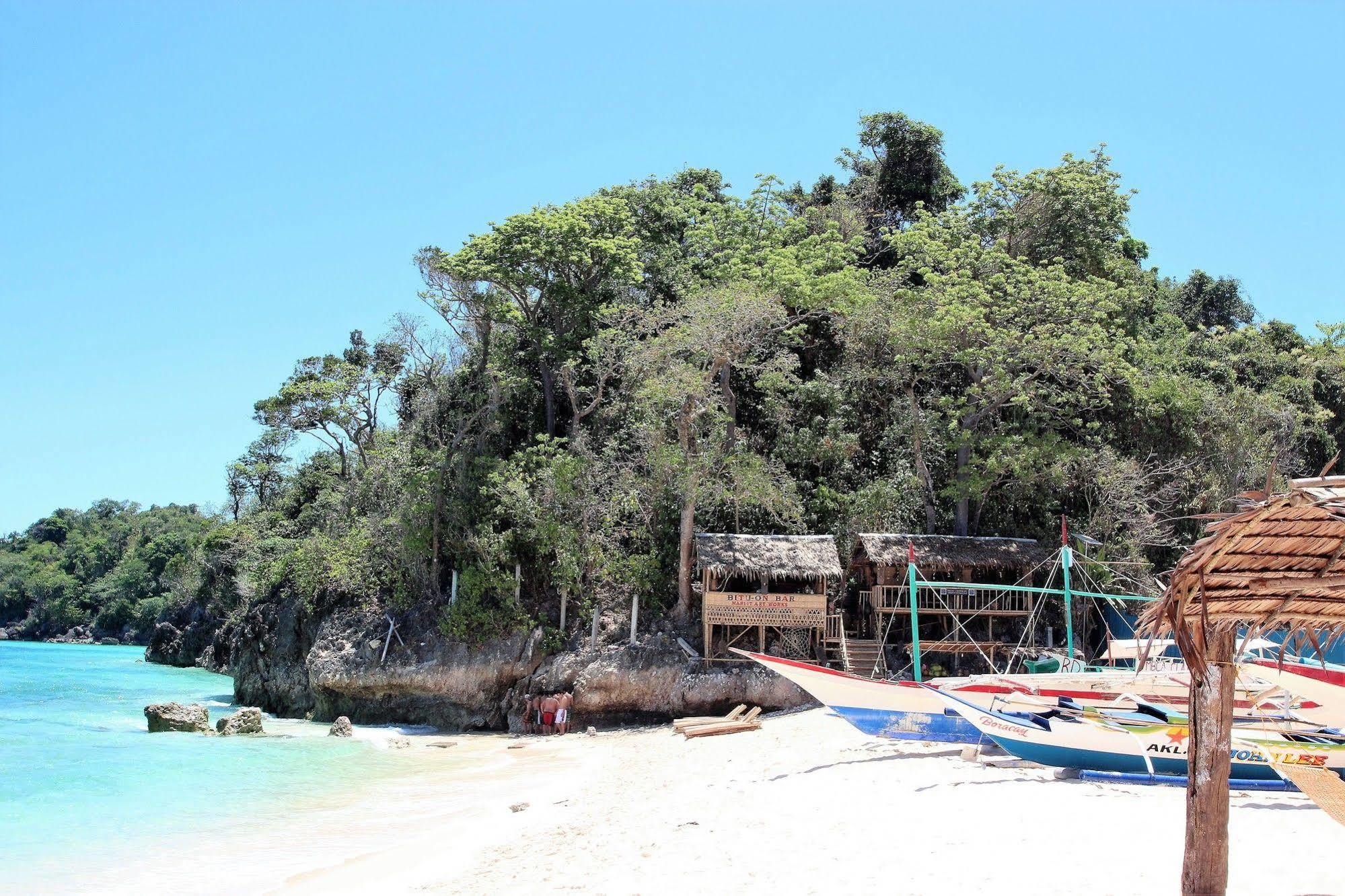 Blue Bamboo Hotel Balabag  Bagian luar foto