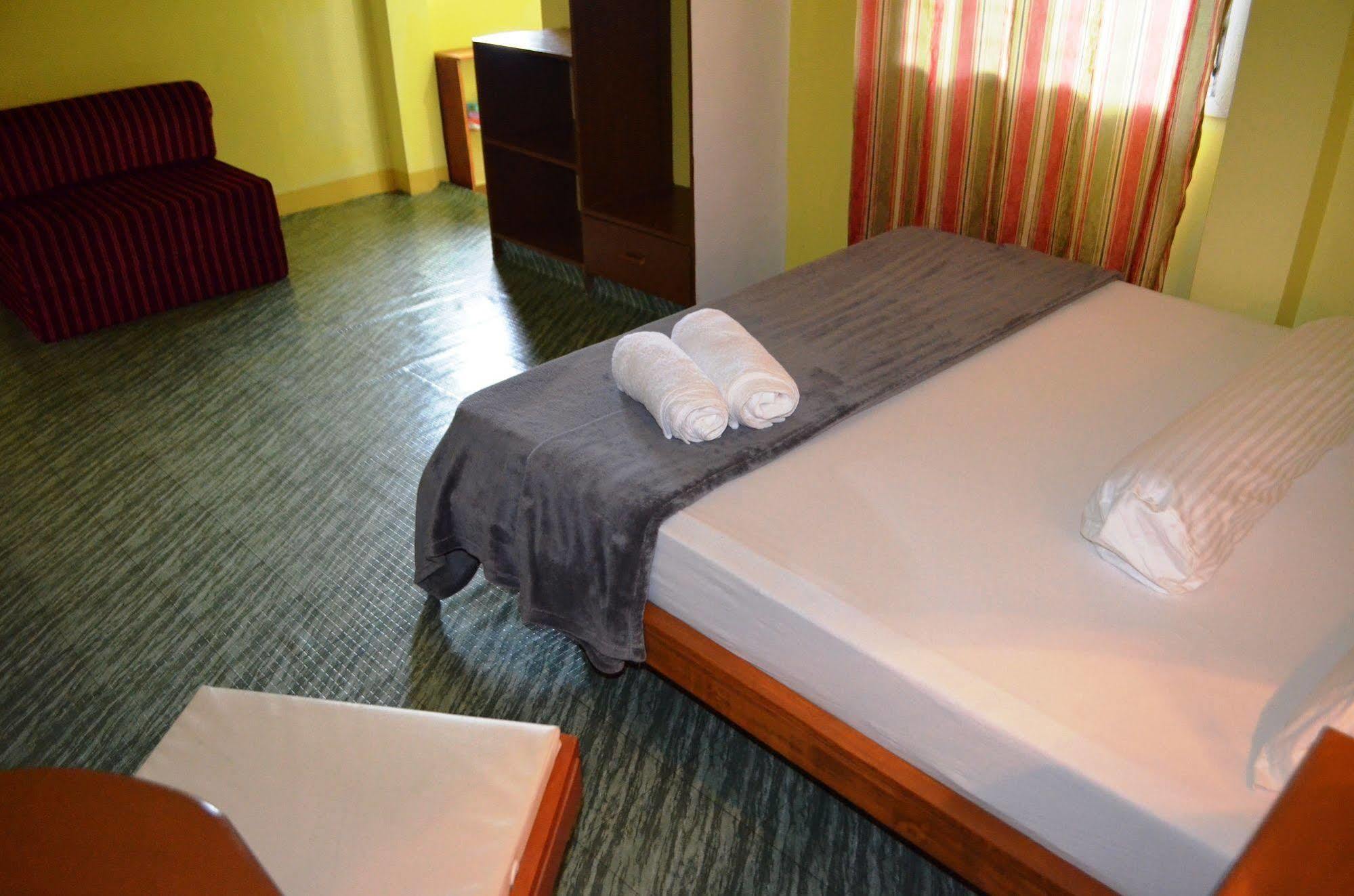 Blue Bamboo Hotel Balabag  Bagian luar foto